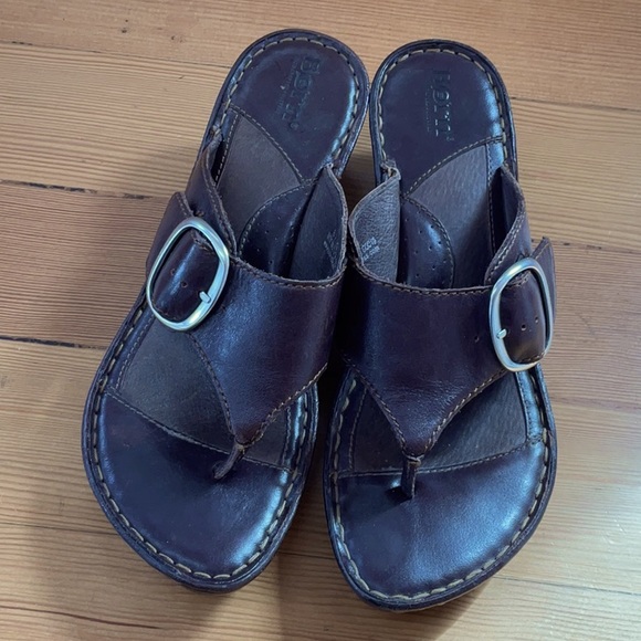 Born Buckle Thong Flip Flops Sz8 - Picture 2 of 10